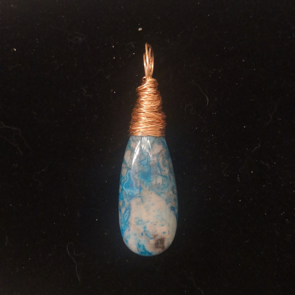 Labradorite Pendant with Gold Wire